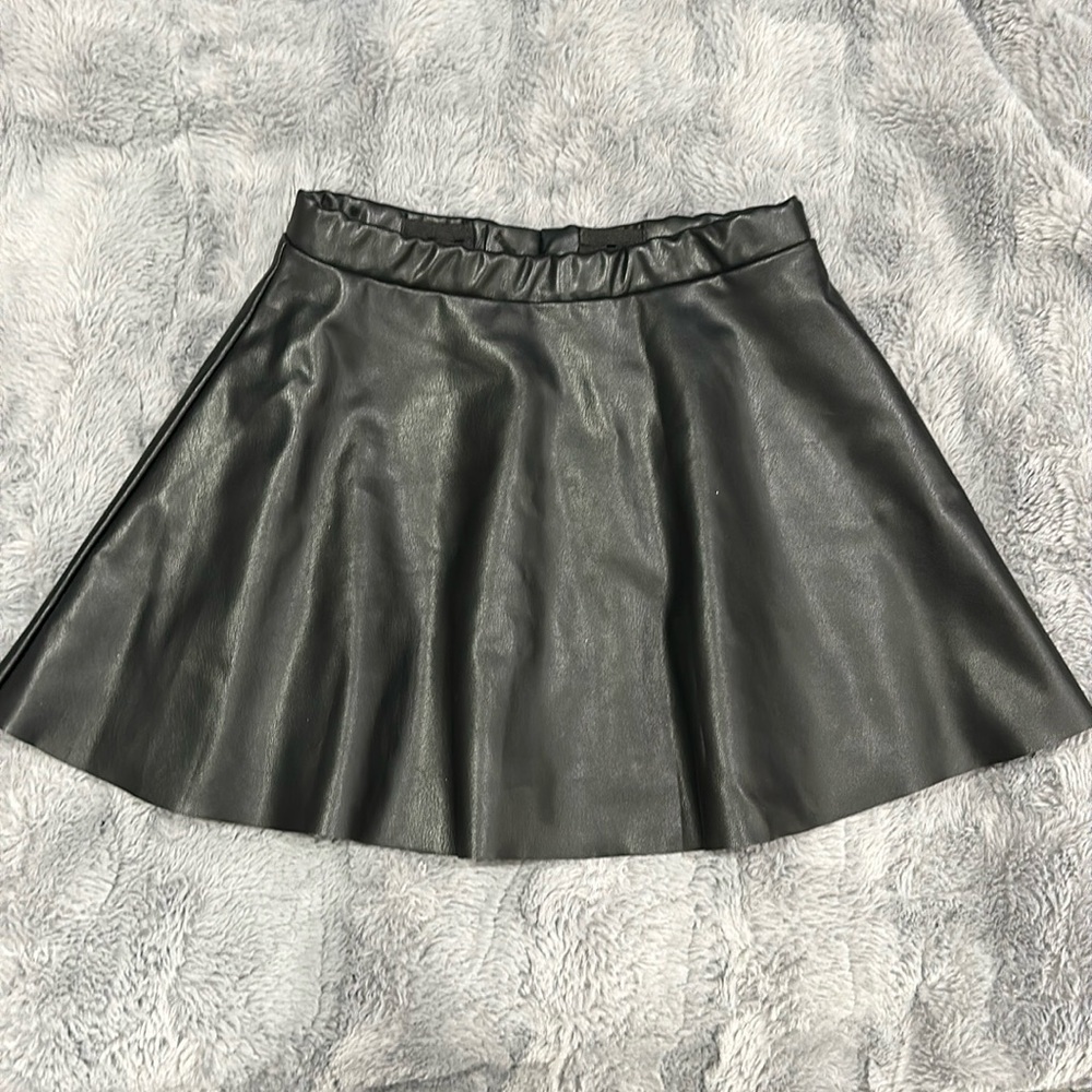 H&M Girls Kids Size 10 Faux Leather Lined Skater Skirt Black